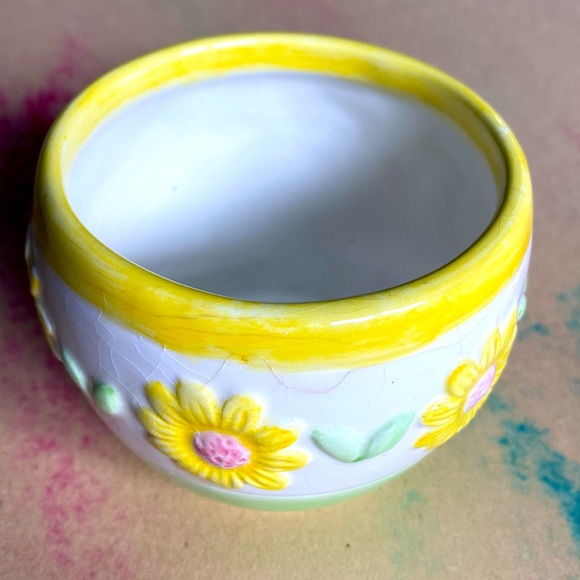 Vintage Sunflowers Design Sugar Bowl or Vase Small Size Beautiful Home Addition! - Picture 5 of 8